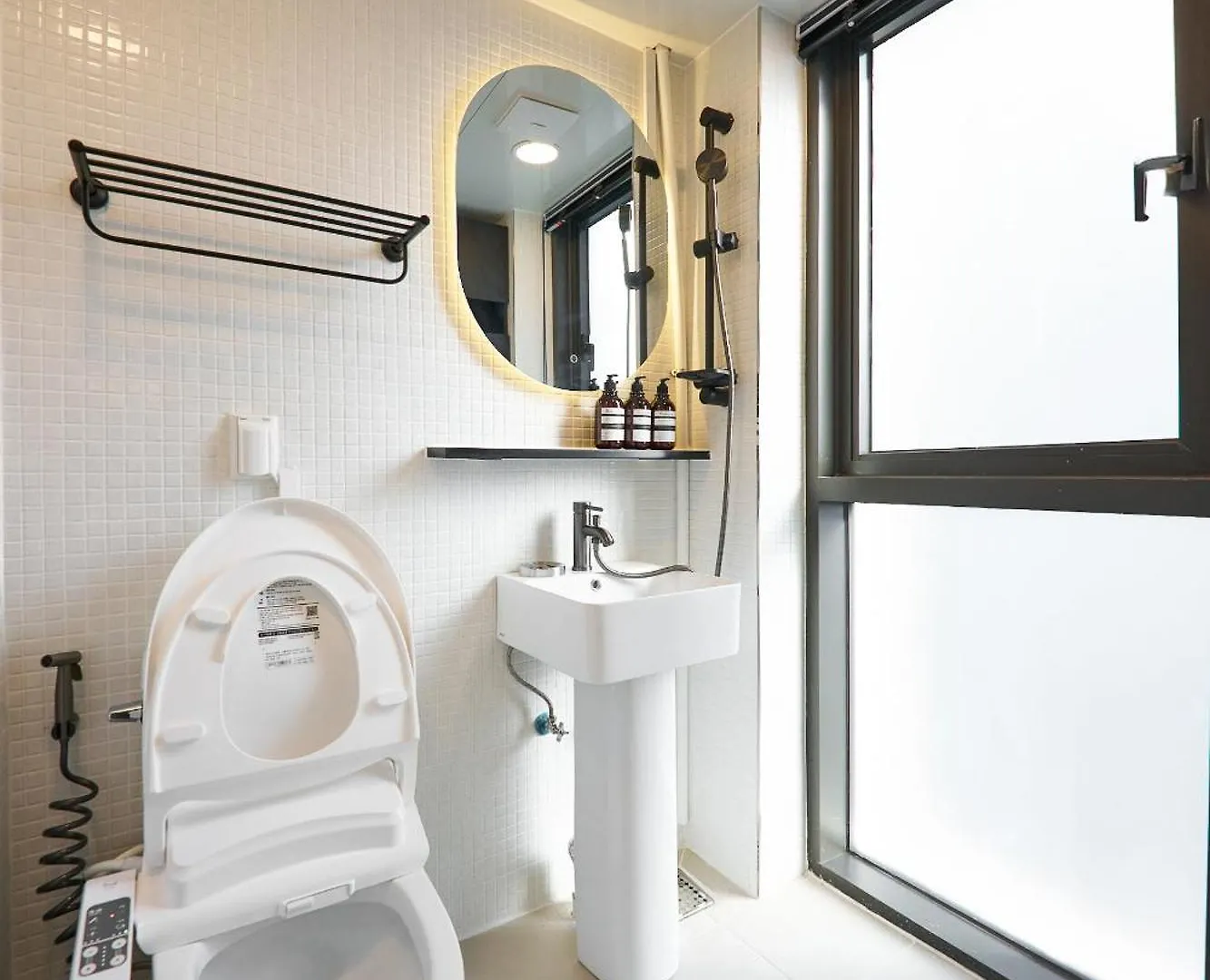 B9 Tailored Service Home Near Hongik Univ Station Seoul South Korea